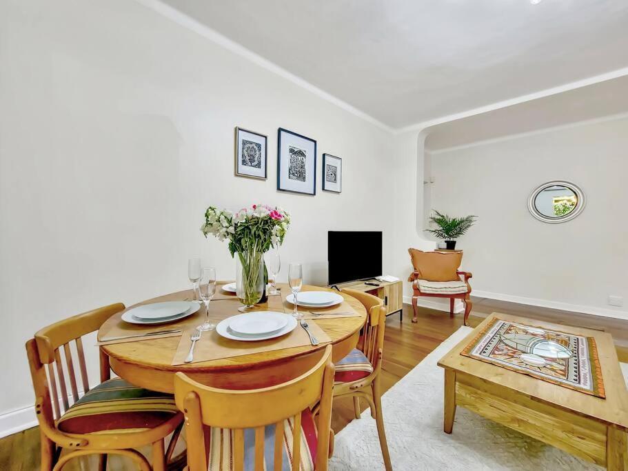 Apartment Spacious Two Bedroom In Newlands