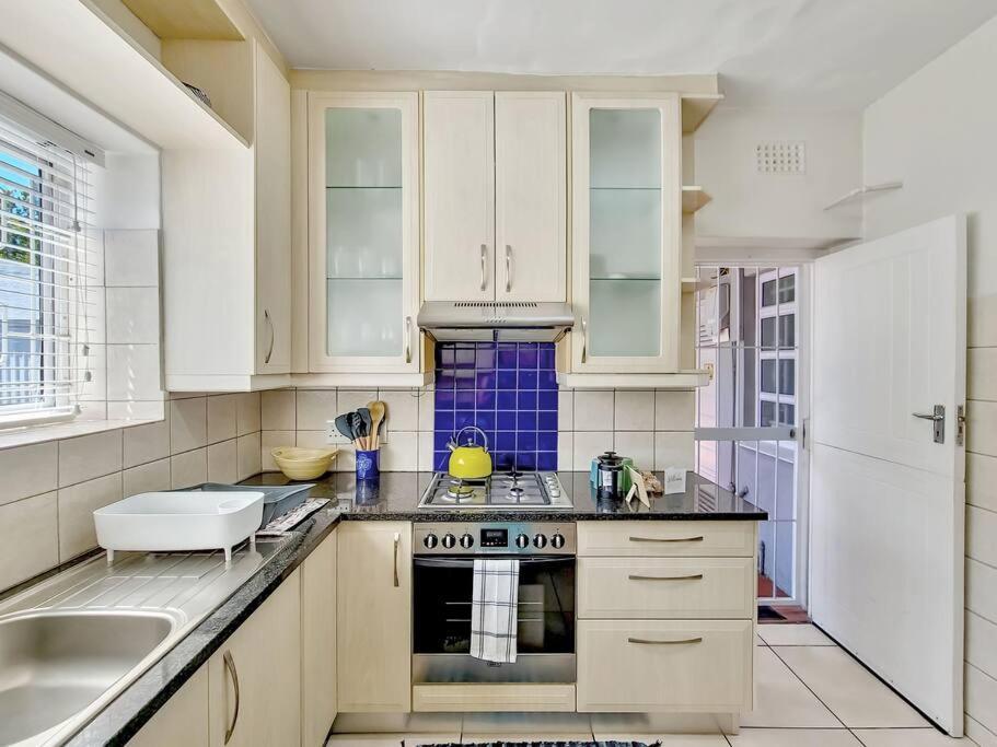 Spacious Two Bedroom In Newlands Apartment Kapstadt