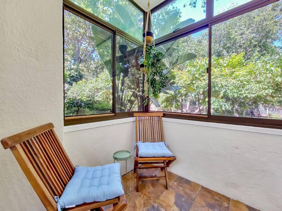 Spacious Two Bedroom In Newlands *